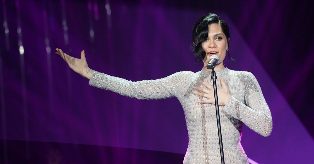 Jessie J se convierte en la ganadora de competencia de canto en China con "I Will Always Love You"