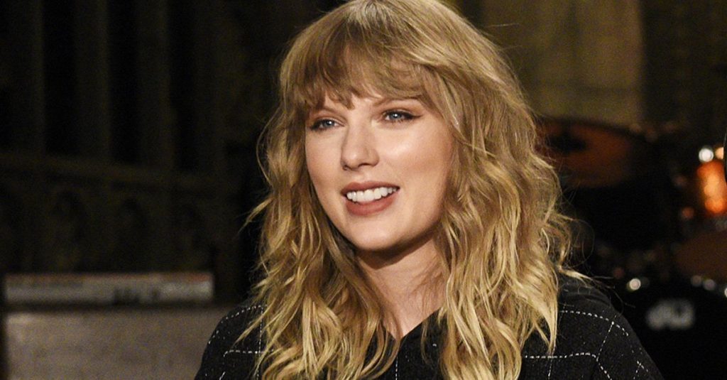 Intruso rompe una ventana y entra a bañarse y dormir dentro del departamento de Taylor Swift