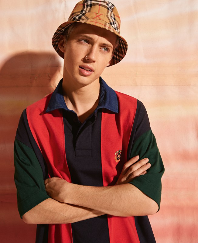 Troye Sivan revela titulo y detalles de su colaboración con Ariana Grande