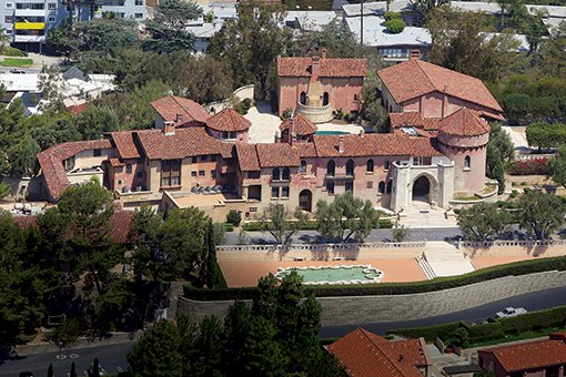 Monja le pide al papa Francisco que intervenga contra Katy Perry