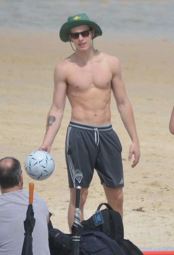 Foto de Shawn Mendes mostrando de más corre por las redes