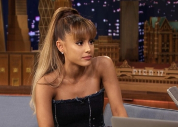 Ariana Grande perdió un collar de diamantes valorado en 169.000 dólares