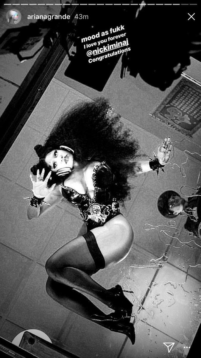 Arina Grande felicita a Nicki Minaj por su nueva música