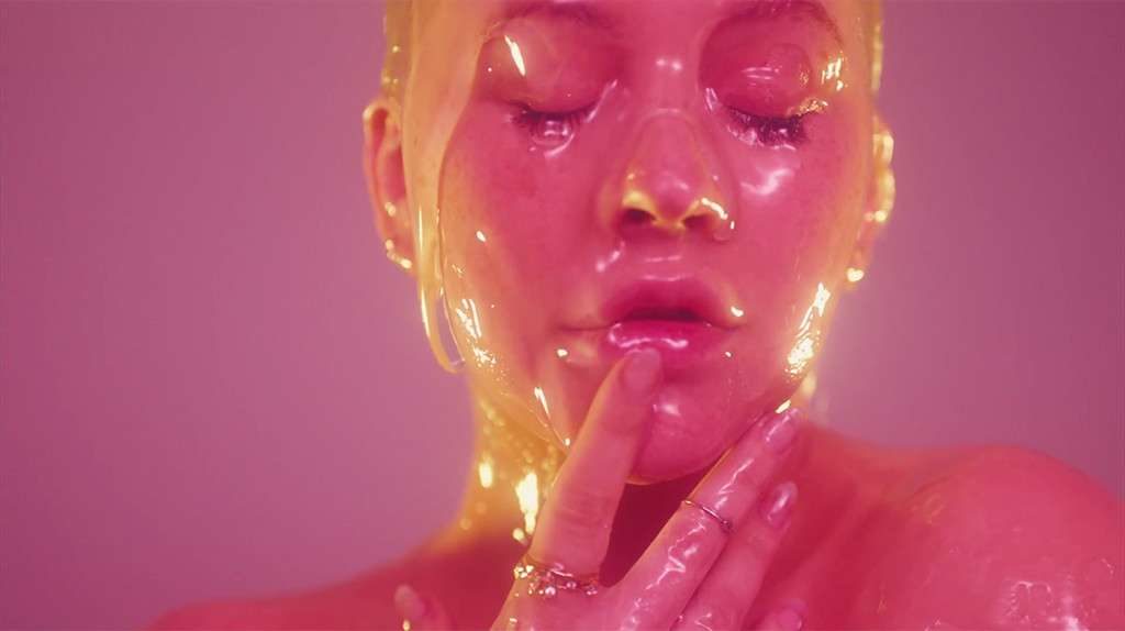 Christina Aguilera hace su regreso a la música con "Accelerate"