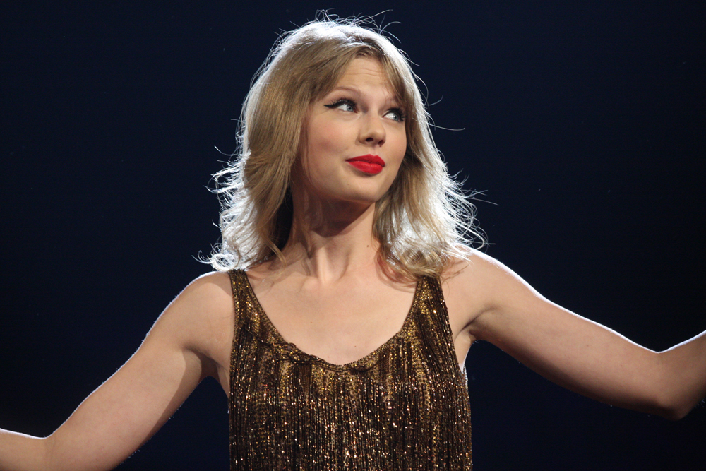 Con nueva marca, Taylor Swift hace historia en Youtube