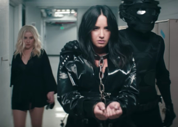 Xtina y Demi Lovato revelaron el maltrato que sufrieron en Disney en el vídeo de "Fall In Line"