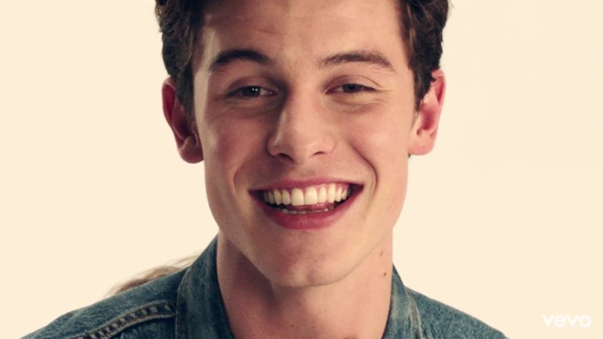 Shawn Mendes es manoseado en el nuevo vídeo musical de "Nervous" Shawn Mendes es manoseado en el nuevo vídeo musical de "Nervous"