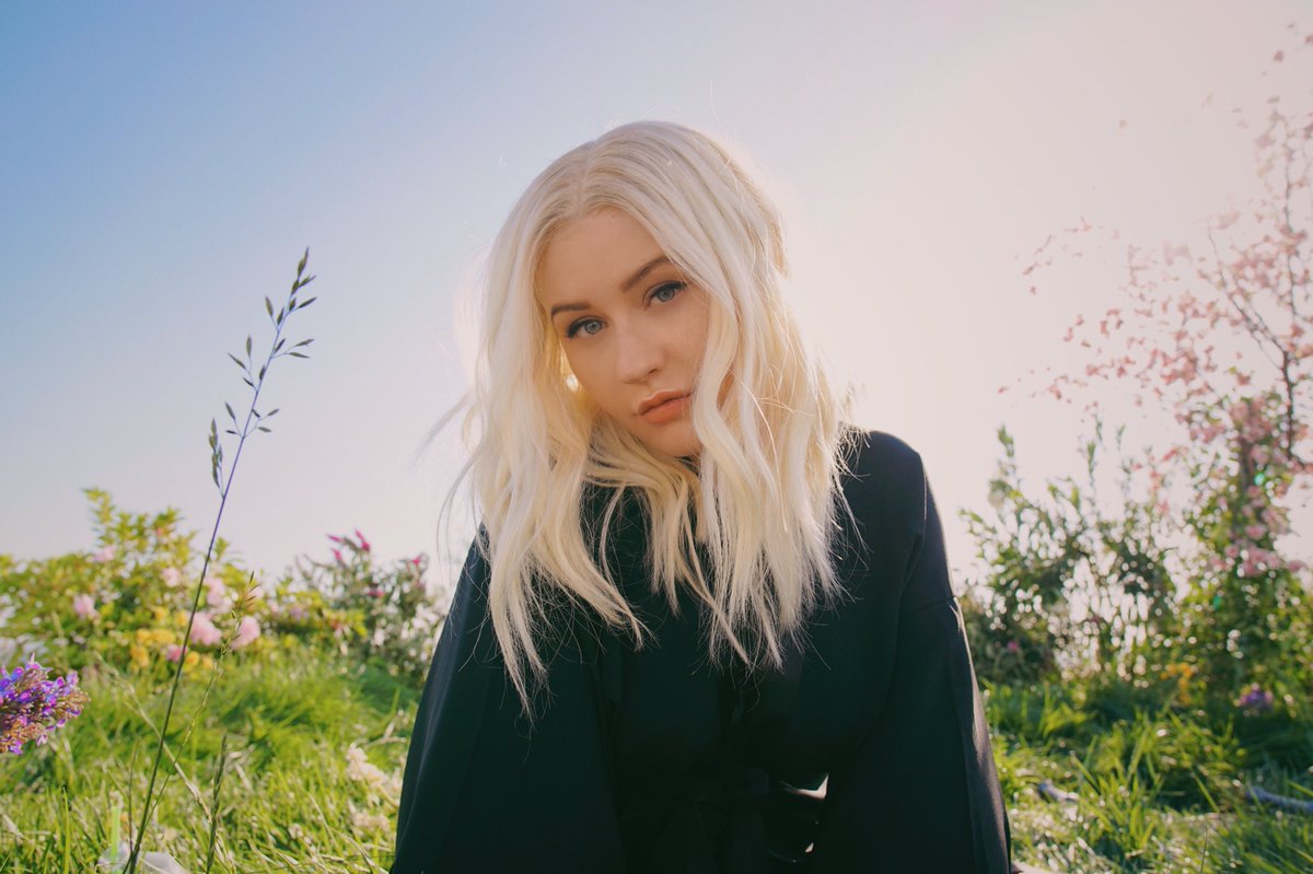 Christina Aguilera le agradece a sus fans por apoyar su nuevo álbum