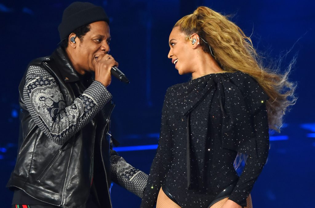 Beyoncé y JAY-Z dedican presentación de “Forever Young” a víctimas de incendio en Londres
