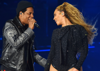 Beyoncé y JAY-Z dedican presentación de “Forever Young” a víctimas de incendio en Londres