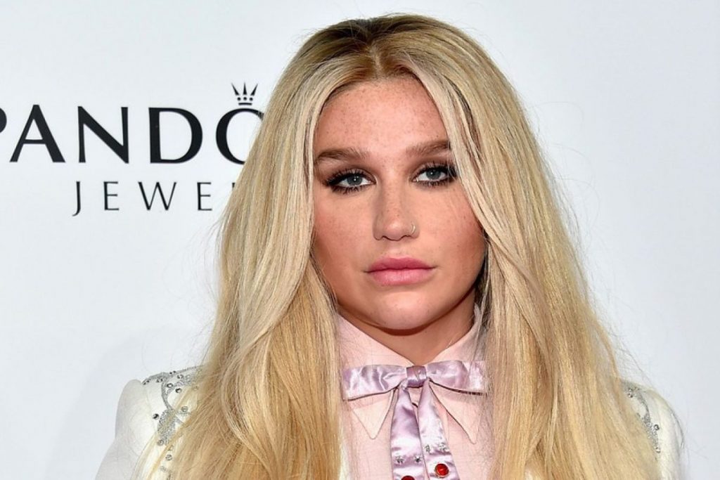 Kesha estrenó el vídeo de "Hymn"
