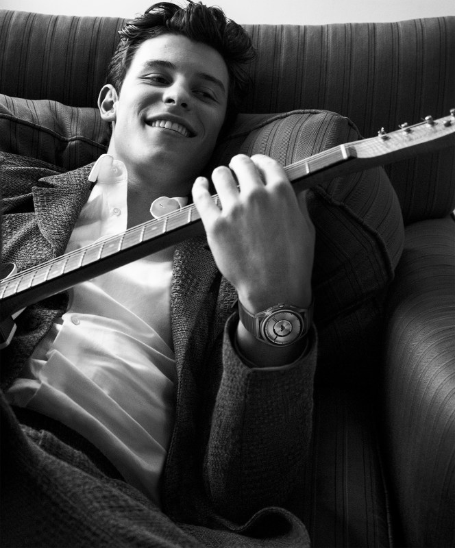 Shawn Mendes posa para Emporio Armani