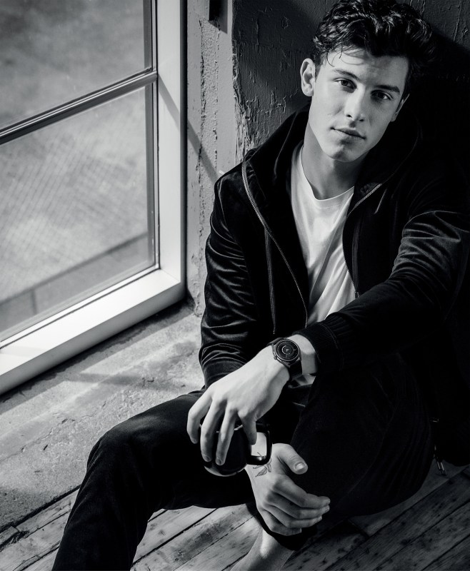 Shawn Mendes posa para Emporio Armani
