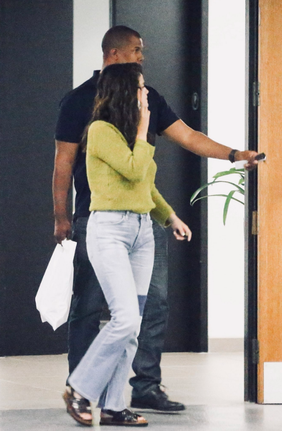 Aparentemente Selena Gomez visitó a Demi Lovato en el hospital donde se encuentra internada