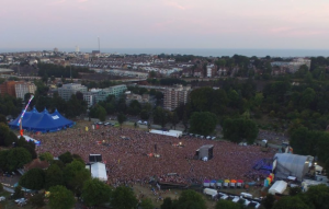 Britney Spears brilló en el Brighton Pride ante casi 60 mil personas