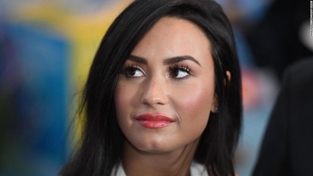 El equipo de Demi Lovato cambiará su número y la alejará de malas influencias
