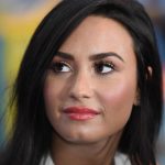 El equipo de Demi Lovato cambiará su número y la alejará de malas influencias