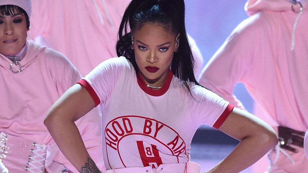 Rihanna explica porqué rechazó actuar en el medio tiempo del Super Bowl