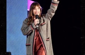 Chris Martin y Dakota Johnson esperan su primer bebé