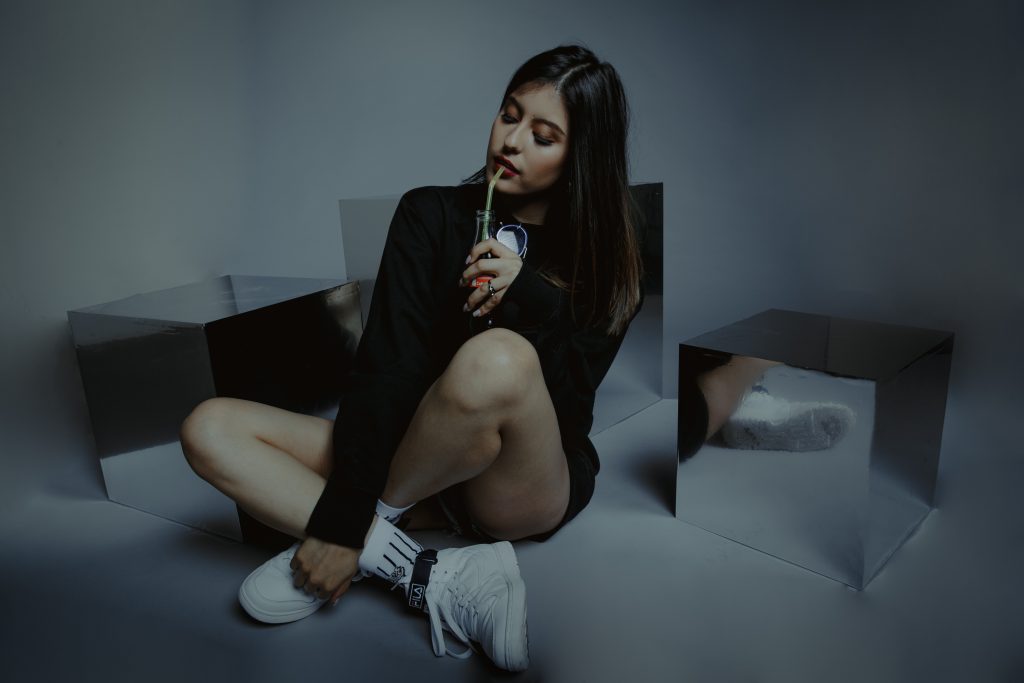 Escucha "Gravedad" la nueva cancion de Yaz