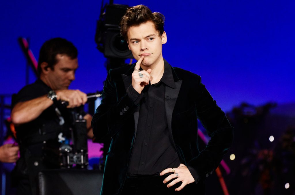 Harry Styles habla sobre como encontró la masculinidad siendo femenino