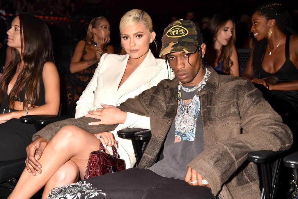 Travis Scott engañó a Kylie Jenner después de su embarazo