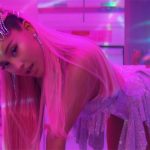 Descubre cuantos escritores tuvo el nuevo álbum de Ariana Grande