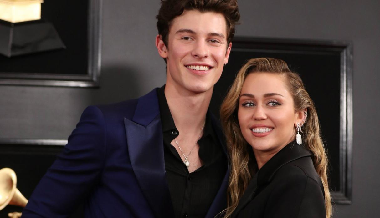 Miley Cyrus recrea la campaña de Shawn Mendes para Calvin Klein