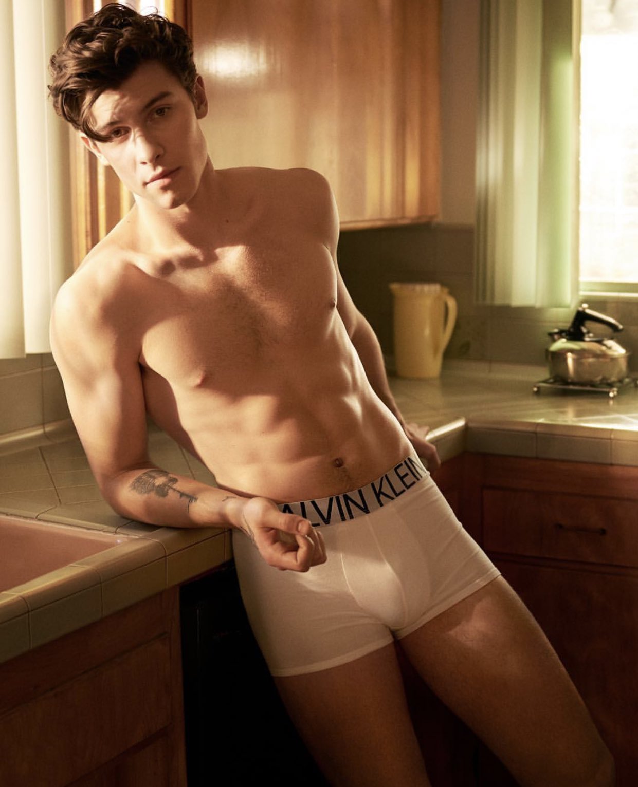 Photoshoot de Shawn Mendes para Calvin Klein