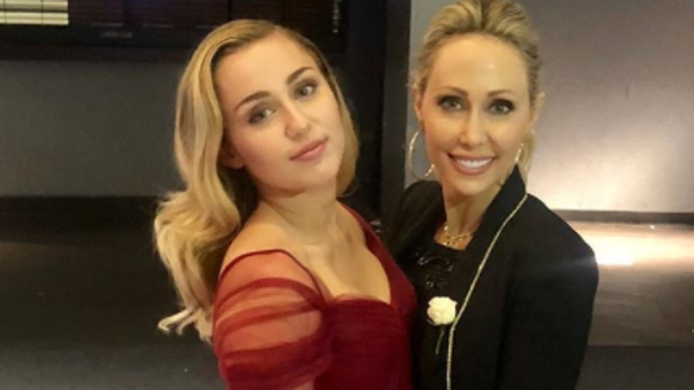 La madre de Miley Cyrus tiene una habitación repleta de 'hierba verde'