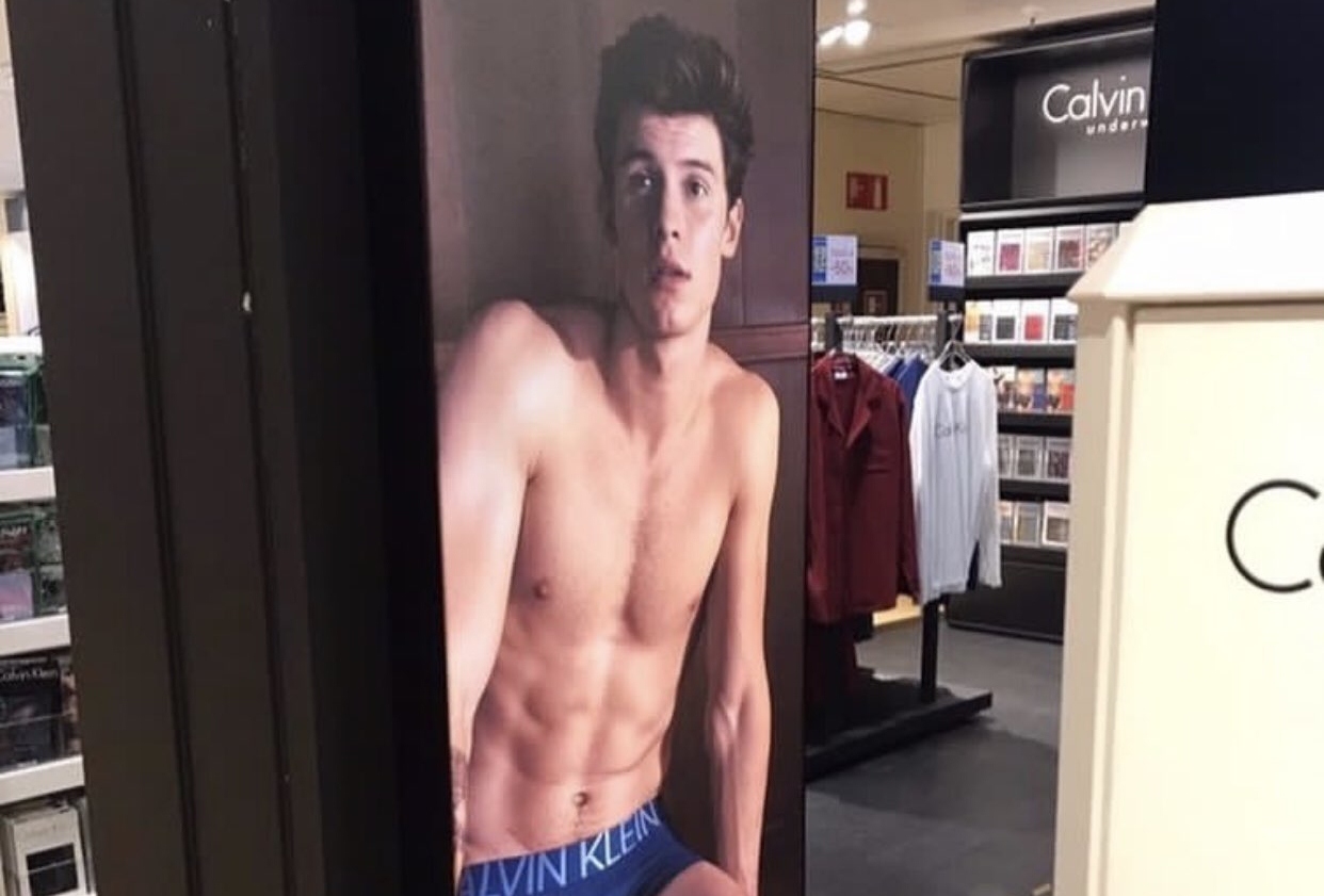 Benigno No haga episodio Shawn Mendes posa en ropa interior en su nuevo photoshoot con Calvin Klein
