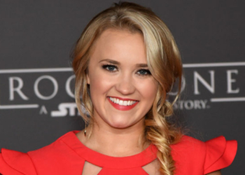 HOLLYWOOD, CA - DECEMBER 10:  Actress/singer Emily Osment attends the premiere of Walt Disney Pictures and Lucasfilm's "Rogue One: A Star Wars Story" at the Pantages Theatre on December 10, 2016 in Hollywood, California.  (Photo by Ethan Miller/Getty Images)