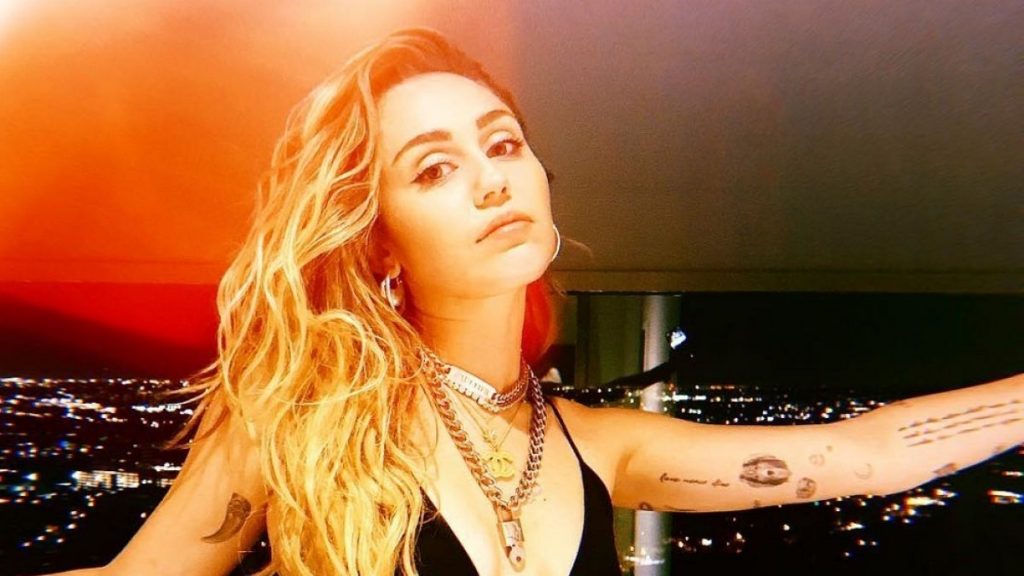 ¡Escucha el avance de la nueva canción de Miley Cyrus!