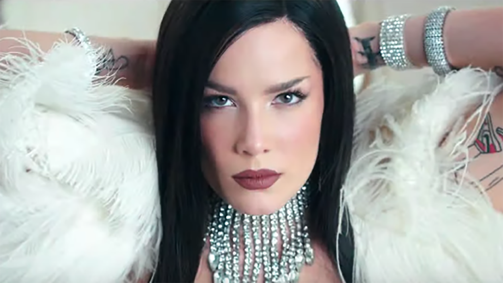 Halsey paga la multa de fan arrestada por escuchar 'Nightmare'