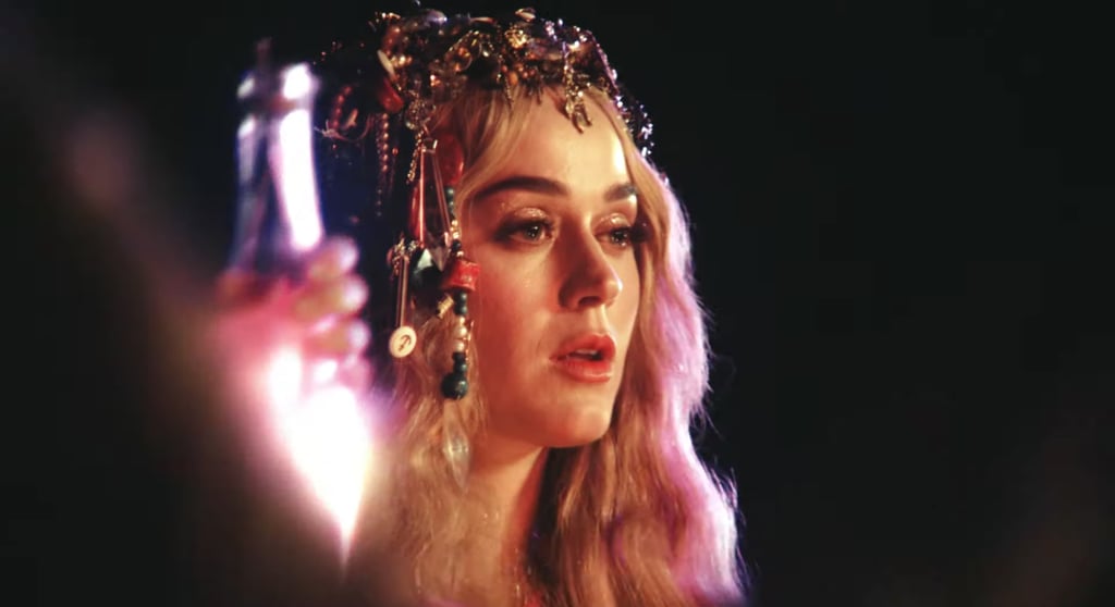 Katy Pery es fuertemente aclamada por la critica gracias a su nuevo sencillo Katy Pery es fuertemente aclamada por la critica gracias a su nuevo sencillo