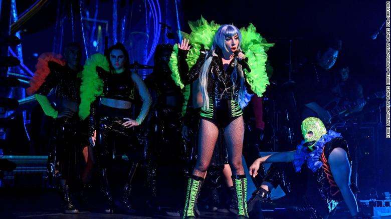 Lady Gaga quiere que tengamos cuidado al llamar a alguien "El o Ella"