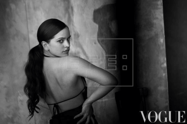 Rosalia es la primer española en ser la portada de VOGUE España