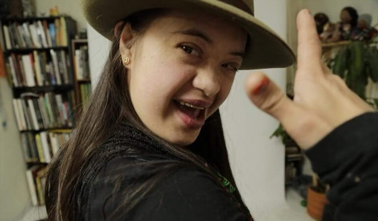 Un estilista colombiano asesora personas con Síndrome de Down