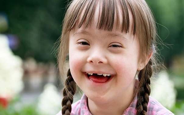 Un estilista colombiano asesora personas con Síndrome de Down