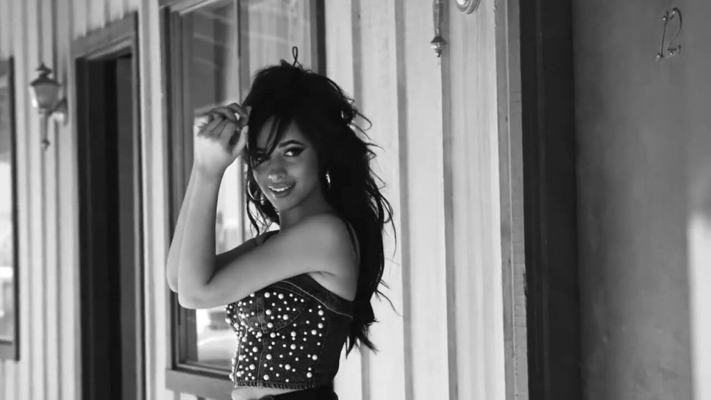 Camila Cabello fue captada grabando lo que parece ser un video musical