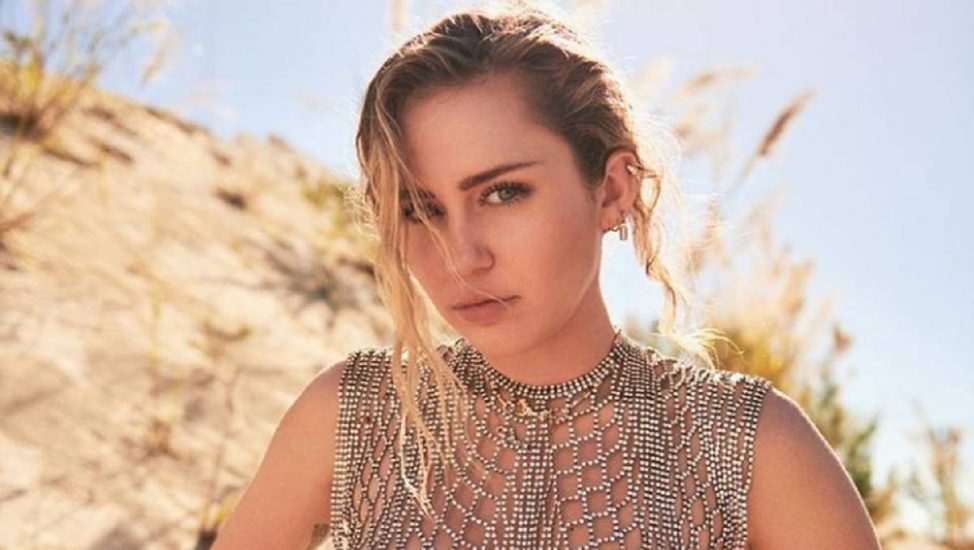 Miley Cyrus estrenó "Slide Away" su nueva poderosa balada (+Lyrics)