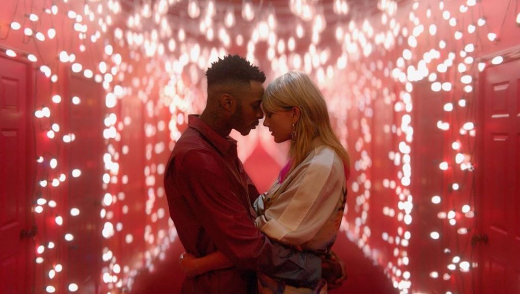 Así fue el desempeño de 'Lover' de Taylor Swift en su semana debut