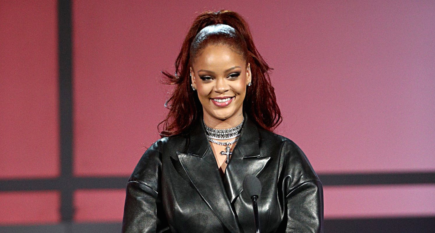 Rihanna lanza nueva linea de lencería para concientizar sobre el Cancer de Mama