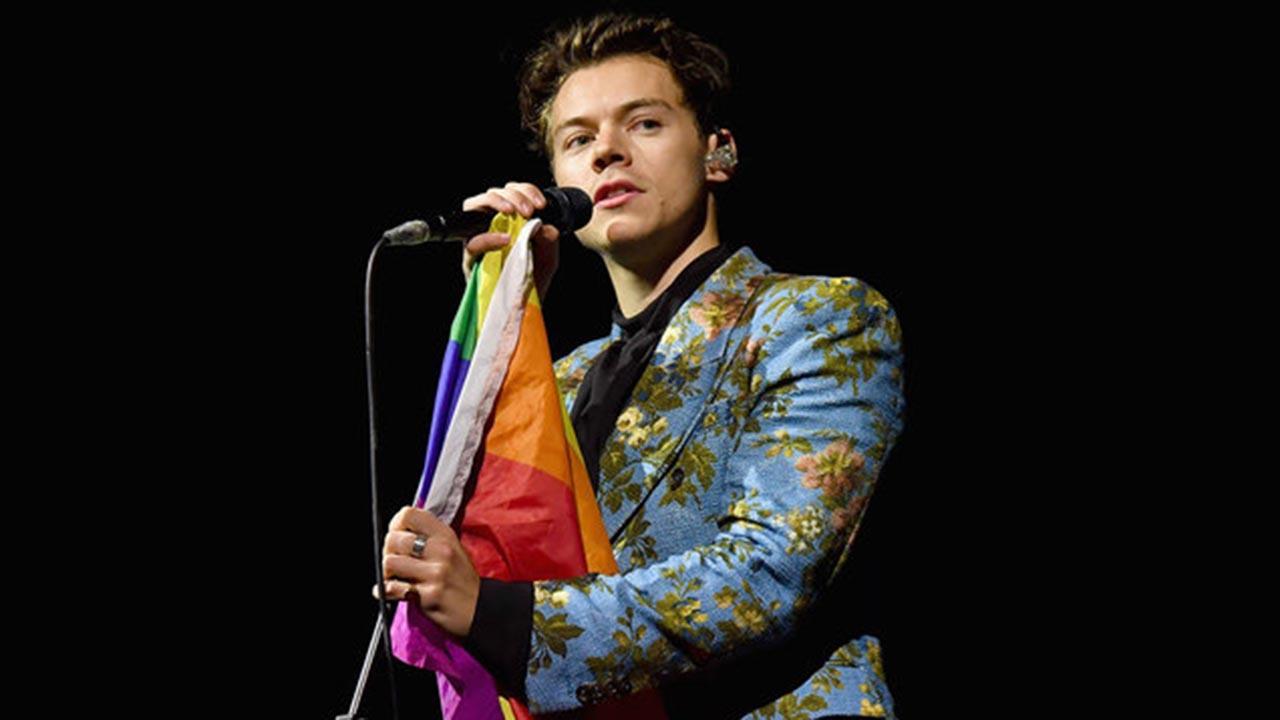 Al parecer Harry Styles se ha declarado bisexual con el estreno de su nueva canción