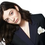 Lorde retrasa el lanzamiento de su próximo álbum tras el fallecimiento de su mascota