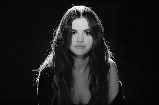 Selena Gomez le pide a sus fans que la ayuden a llegar a la cima con su álbum 'Rare'