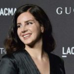 Lana Del Rey anuncia el lanzamiento de su álbum de 'estilo libre de poesía'