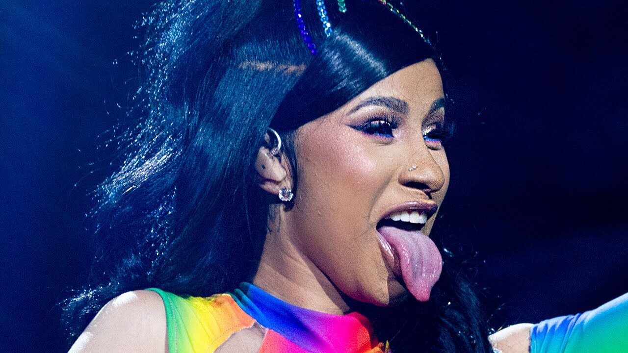 Cardi B dice que para mantener su piel y cutis lustroso, utiliza 'esperma'