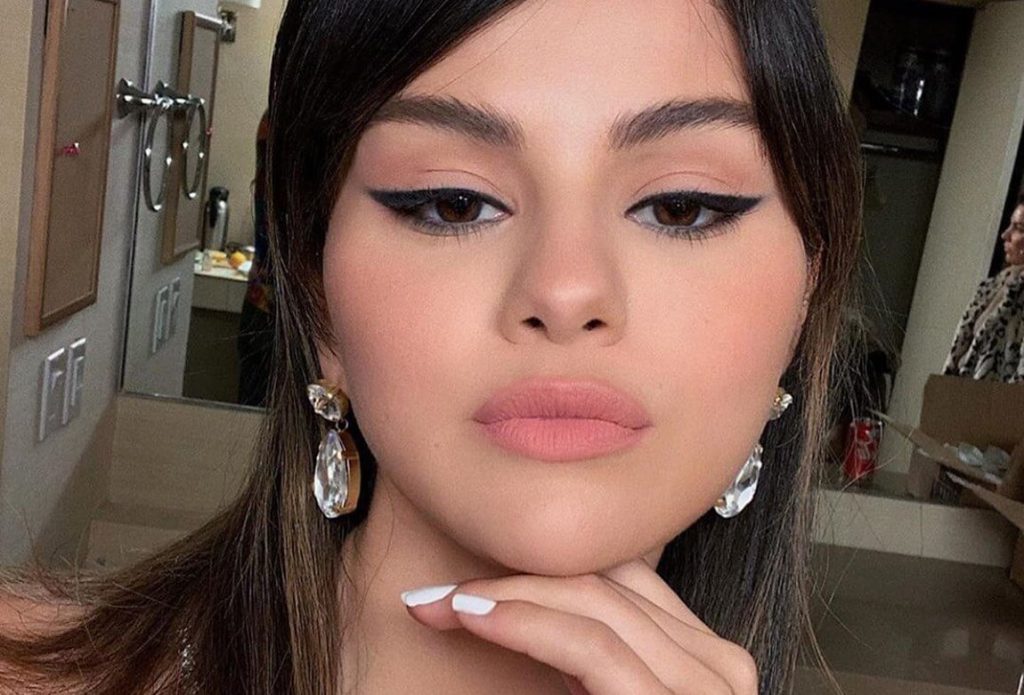 Rare de Selena Gomez podría no debutar en el #1 del Billboard 200