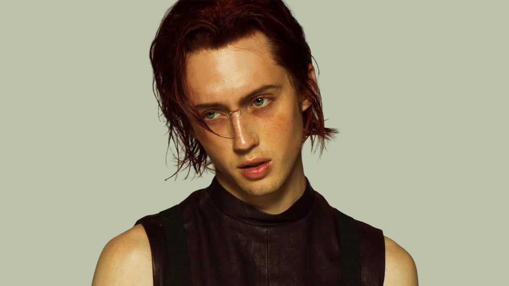 Troye Sivan cae en broma y se humilla 'creí que salvaría el mundo con Greta Thunberg'